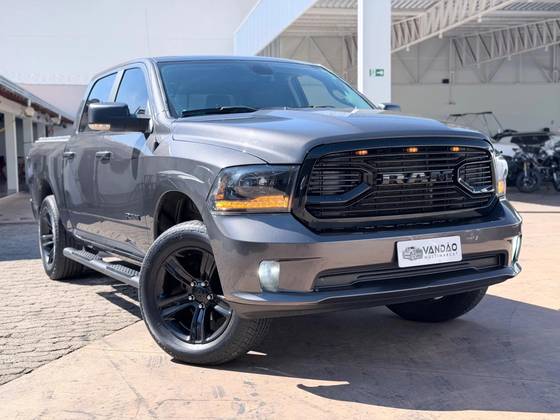 RAM CLASSIC 5.7 V8 GASOLINA LARAMIE CD 4X4 AUTOMÁTICO